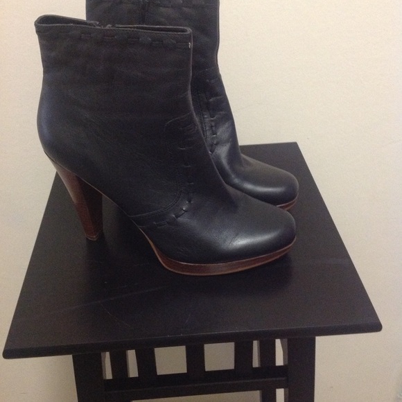 Guess Booties - Picture 2 of 7